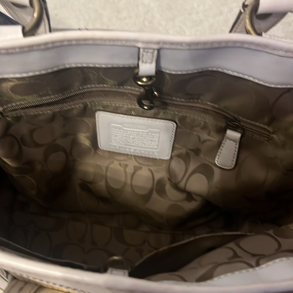 Coach - Picture 3 of 4